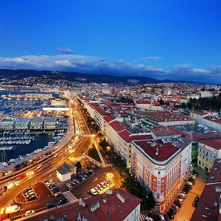 Teatro アパートホテル